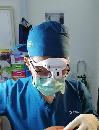 dr ruz making hair transplant3